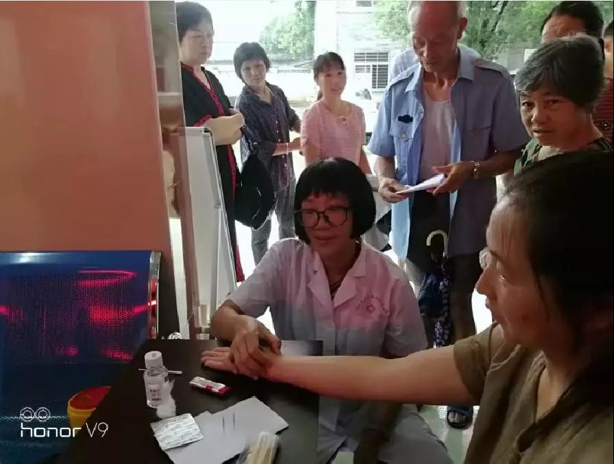 农工党省人民医院支部义诊3.jpg