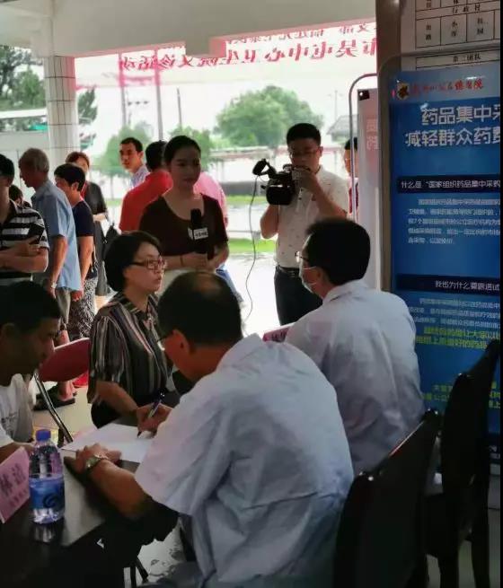 农工党省人民医院支部义诊6.jpg